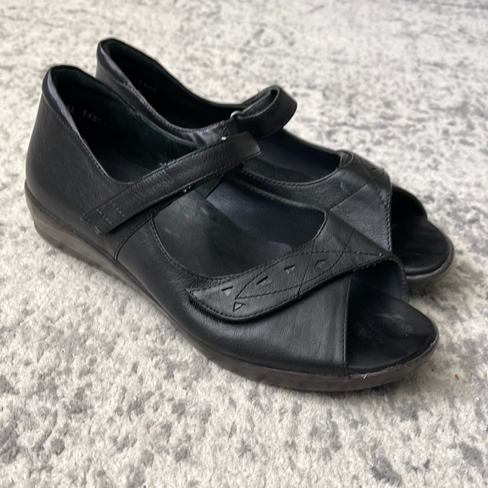 Ziera open toed shoes